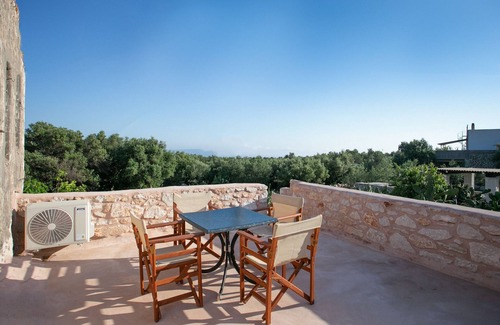 Charouda Chalet De Esquí | Charouda country house,Near tavern,Mani