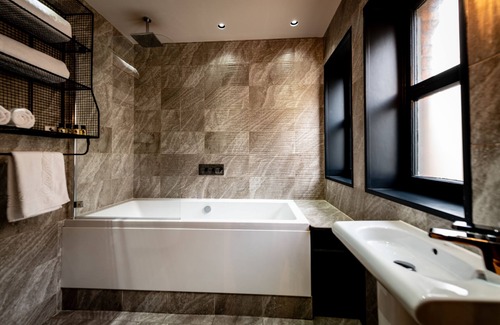 Newport Hotel | Charter House