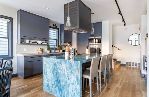 North Park City Cabina | Chartreuse by AvantStay | Hot Tub + Patio | Modern Cabin Minutes to Main Street