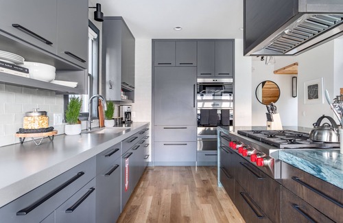 North Park City Cabina | Chartreuse by AvantStay | Hot Tub + Patio | Modern Cabin Minutes to Main Street