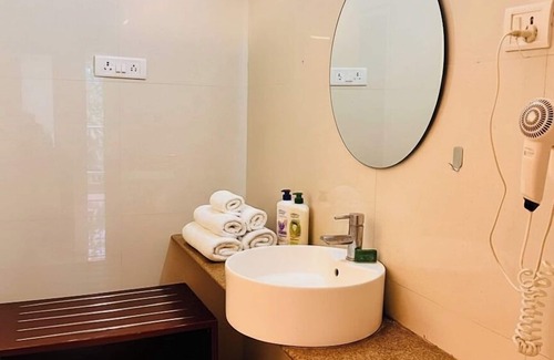Anjuna Hotel | Charvi Reemz Grand Suites Anjuna Beach
