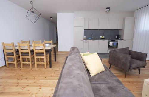 Mustair Apartamento | Chasa Helvetia Duai: Newly built 3.5 room holiday flat with exclusive hotel service
