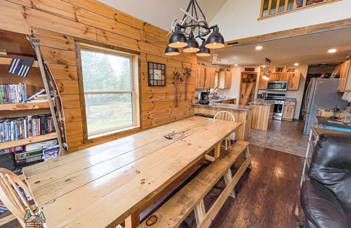 Phillips Casa | Chase Creek Lodge - Adventure here, rustic 3-bedroom at the edge of the state forest