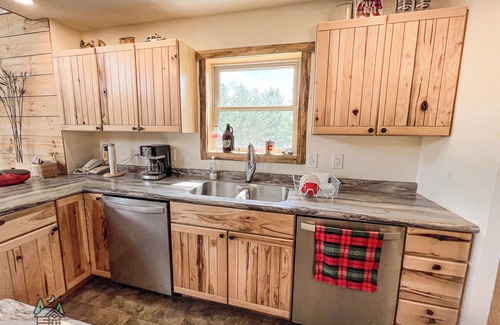 Phillips Casa | Chase Creek Lodge - Adventure here, rustic 3-bedroom at the edge of the state forest