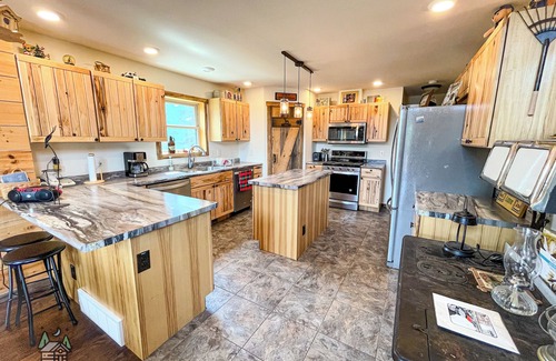 Phillips Casa | Chase Creek Lodge - Adventure here, rustic 3-bedroom at the edge of the state forest