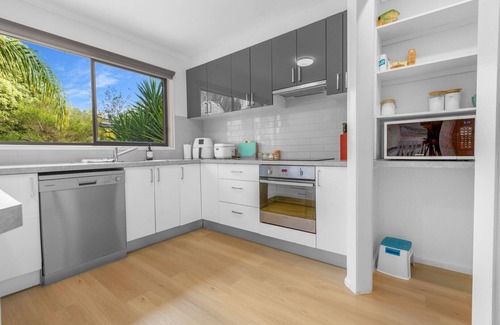 Lake Bunga Casa | Chasing beach days or a relaxing break, this home has everything you need