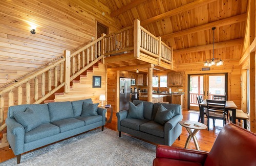 Fleetwood Cabina | Chasing Clouds Cabin - year round views, river access