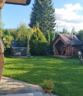 Janowice Wielkie Chalet De Esquí | Chata Czarny Kot z jacuzzi i sauną