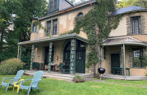 Milford Casa | Cottage del Forester, un 19o C. Chateau francés