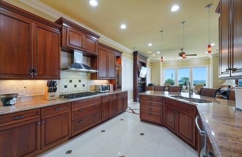 Avalon Beach Estates Casa | CHATEAU BY THE SEA: New to the Market! PRIVATE Beach-Pool-Tennis-Office Space