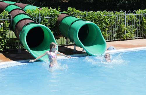 Les Pradeaux Otro | Chateau-camping la Grange Fort, 63500 Les Pradeaux