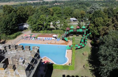 Les Pradeaux Otro | Chateau-camping la Grange Fort, 63500 Les Pradeaux