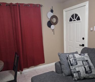 Saint Andrew Apartamento | Chateau Central at Sunbury Apts