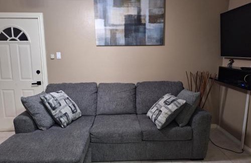 Saint Andrew Apartamento | Chateau Central at Sunbury Apts