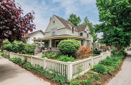 Charlevoix Casa | Chateau Charlevoix, Spacious Downtown Charlevoix Home – Perfect for Families & Weddings