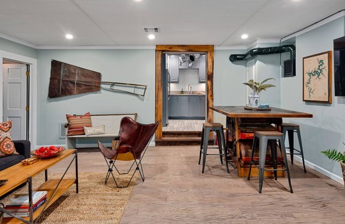 Eureka Springs Historic District Cabaña | Chateau Cottage - Ground Floor