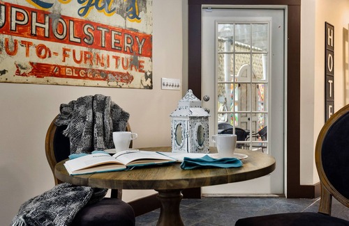 Eureka Springs Historic District Cabaña | Chateau Cottage - Ground Floor