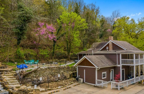 Eureka Springs Historic District Cabaña | Chateau Cottage - Penthouse