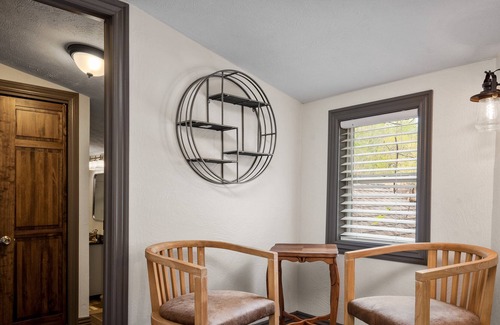 Eureka Springs Historic District Cabaña | Chateau Cottage - Penthouse