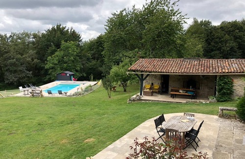 Champagne-Mouton Casa | Chateau / Country House