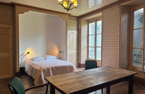 Pisseloup Otro | Chateau D'Aigremont Detached wing 5 bedrooms 4 bathrooms living room kitchen park...