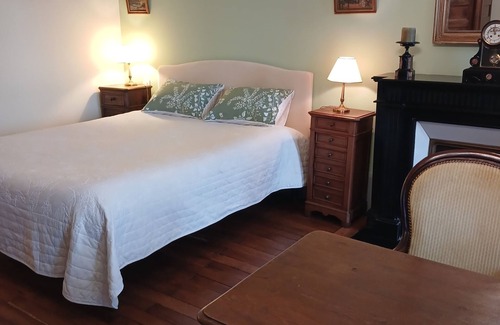 Saint-Menoux Cama Y Desayuno | Chateau De Clusors