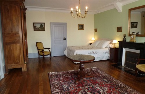 Saint-Menoux Cama Y Desayuno | Chateau De Clusors