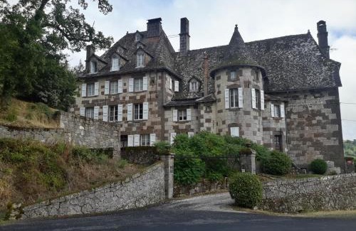 Raulhac Cama Y Desayuno | Chateau De Courbelimagne, Raulhac