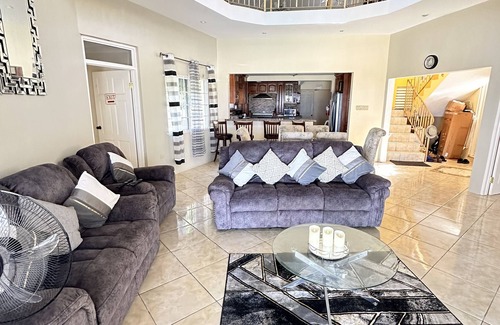IronShore Estates Casa | Chateau De La Rose