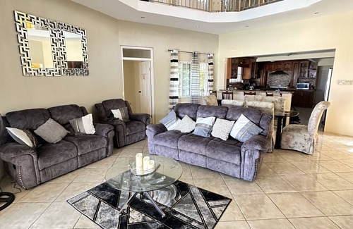 IronShore Estates Casa | Chateau De La Rose