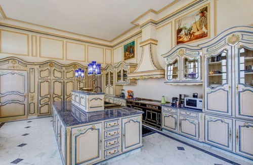 Grasse Otro | Chateau De La Victoire