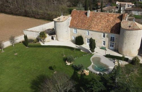 Montignac-Charente Casa | Chateau de Lugérat - 4 chambres - 2 et 3 personnes