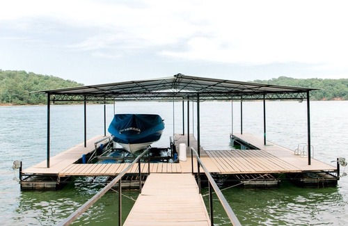 Gainesville Casa | Casa del lago multifamiliar para reuniones familiares, retiros corporativos y más