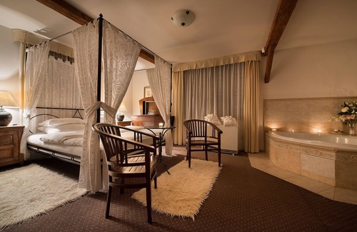 Loucen Otro | Chateau Loucen Garden Retreat