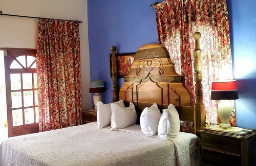 Montego Bay Hotel | Chateau Margarita Waterfront Hotel