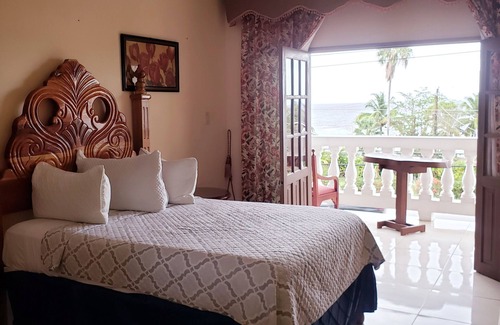 Montego Bay Hotel | Chateau Margarita Waterfront Hotel