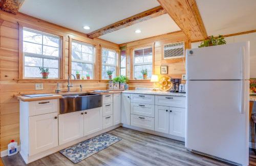 Hood Casa | Chateau Merlot - Private Appalachian Cottage