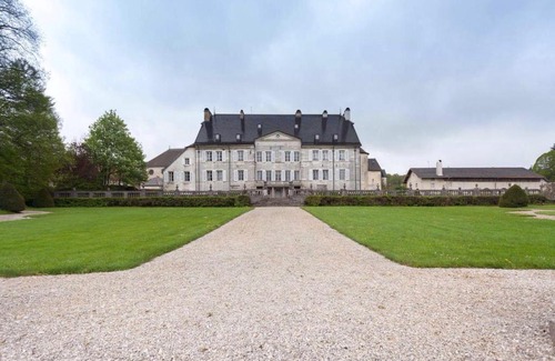 Maiche Cama Y Desayuno | CHATEAU MONTALEMBERT Maîche