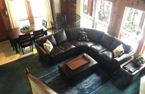 Yosemite West Casa | Chateau Royal East