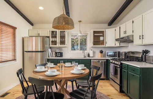Bailey Cabina | Chateau Summit: Cuddle Cabin, HotTub, Sauna, Pizza Oven, Fitness & Views
