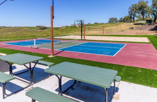 Temecula Villa | Chateau Syrah by AvantStay Picturesque Estate w Pool Hot Tub Pool Table Table Tennis New Pickleball Court Basketball hoop