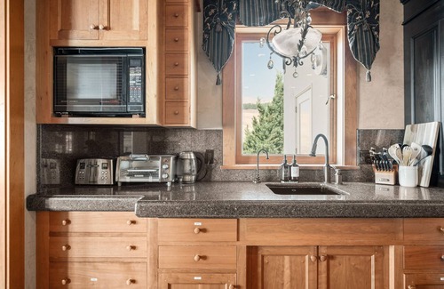 Sunnyslope Casa | 10,000+sq ft Chateau on 11 acres w/ 6 bedrooms, theater, game room + privacy
