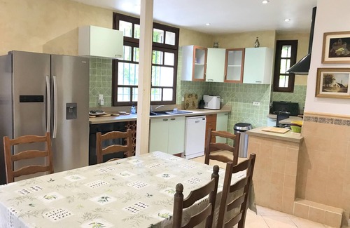 Cazouls-les-Beziers Casa | Chateau with swimming pool for 14 people in the middle of the vineyards