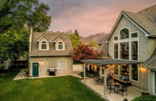 Snowbird Casa | Chateau Woodlands in Salt Lake with Guesthouse and Hot Tub