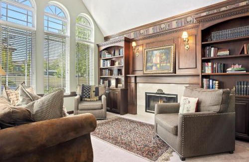 Snowbird Casa | Chateau Woodlands in Salt Lake with Guesthouse and Hot Tub