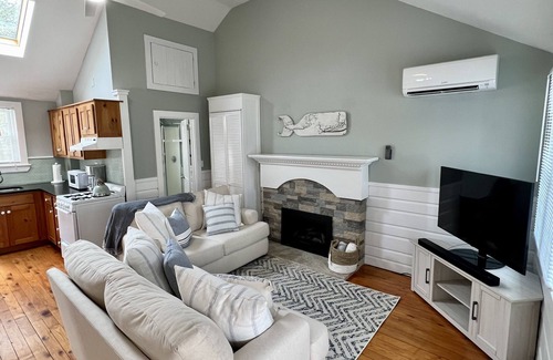 South Chatham Cabaña | Chatham Beach Cottage + loft Walk to the Beach