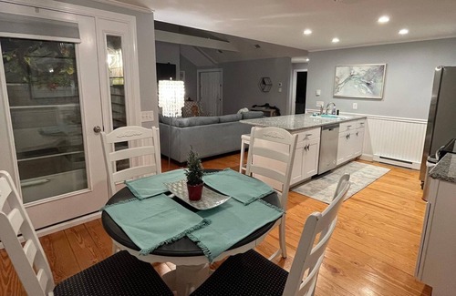 North Chatham Condominio | Chatham Luxury! WALK to beach
