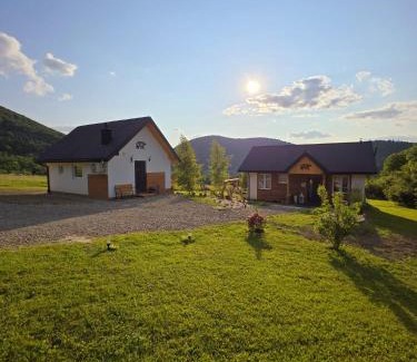 Uscie Gorlickie Complejo | Chatka Niedźwiadka domki w górach z sauną i jacuzzi w cenie