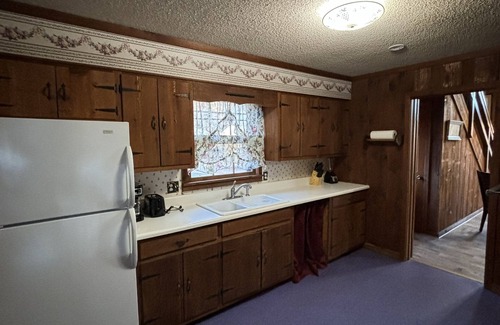 Chatsworth Casa | Chatsworth Charm Cabin-Influenced House
