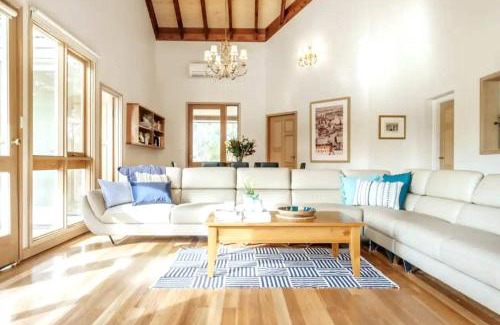Balnarring Casa | Chatsworth House and Cottage by Ready Set Stay